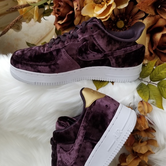 Nike Air Force 1 '07 Premium Velvet Shoes - Picture 5 of 8